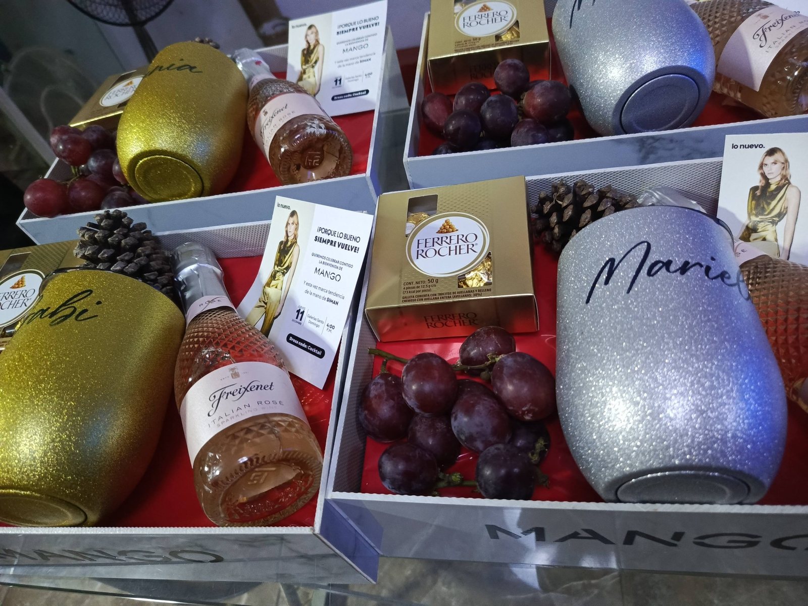 Kits de regalo personalizados con vasos y productos.